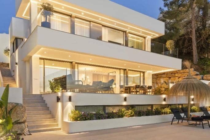 5 soverom Villa til salgs i Marbella med svømmebasseng garasje - € 2 495 000 (Ref: 10002175)