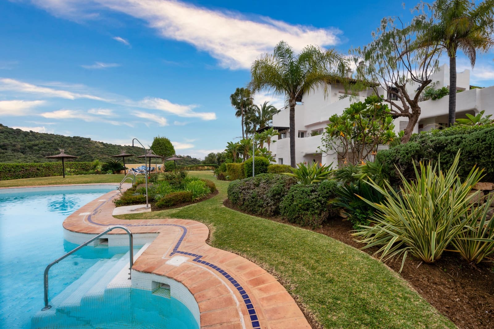 Apartamento de 3 habitaciones en Marbella en venta con piscina garaje - 699.000 € (Ref: 10002180)