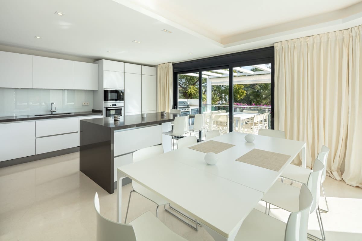 Chalet de 5 habitaciones en Marbella en venta con piscina garaje - 3.295.000 € (Ref: 10002183)