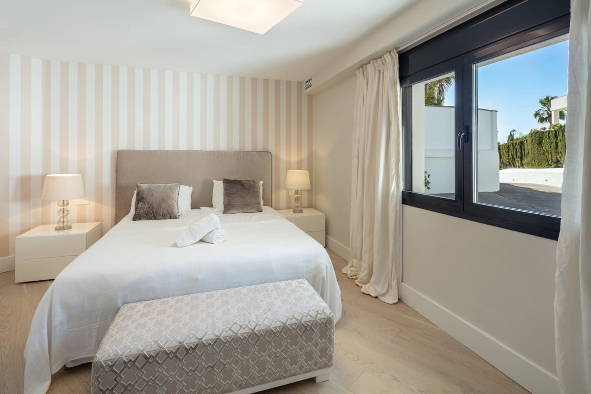 Chalet de 5 habitaciones en Marbella en venta con piscina garaje - 3.295.000 € (Ref: 10002183)