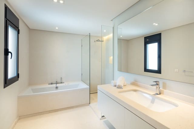 Chalet de 5 habitaciones en Marbella en venta con piscina garaje - 3.295.000 € (Ref: 10002183)