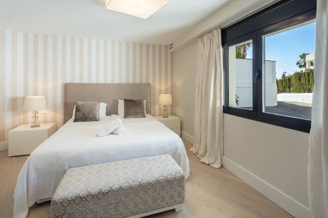 Chalet de 5 habitaciones en Marbella en venta con piscina garaje - 3.295.000 € (Ref: 10002183)