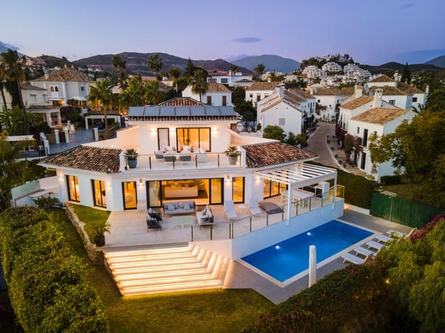 Chalet de 5 habitaciones en Marbella en venta con piscina garaje - 3.295.000 € (Ref: 10002183)