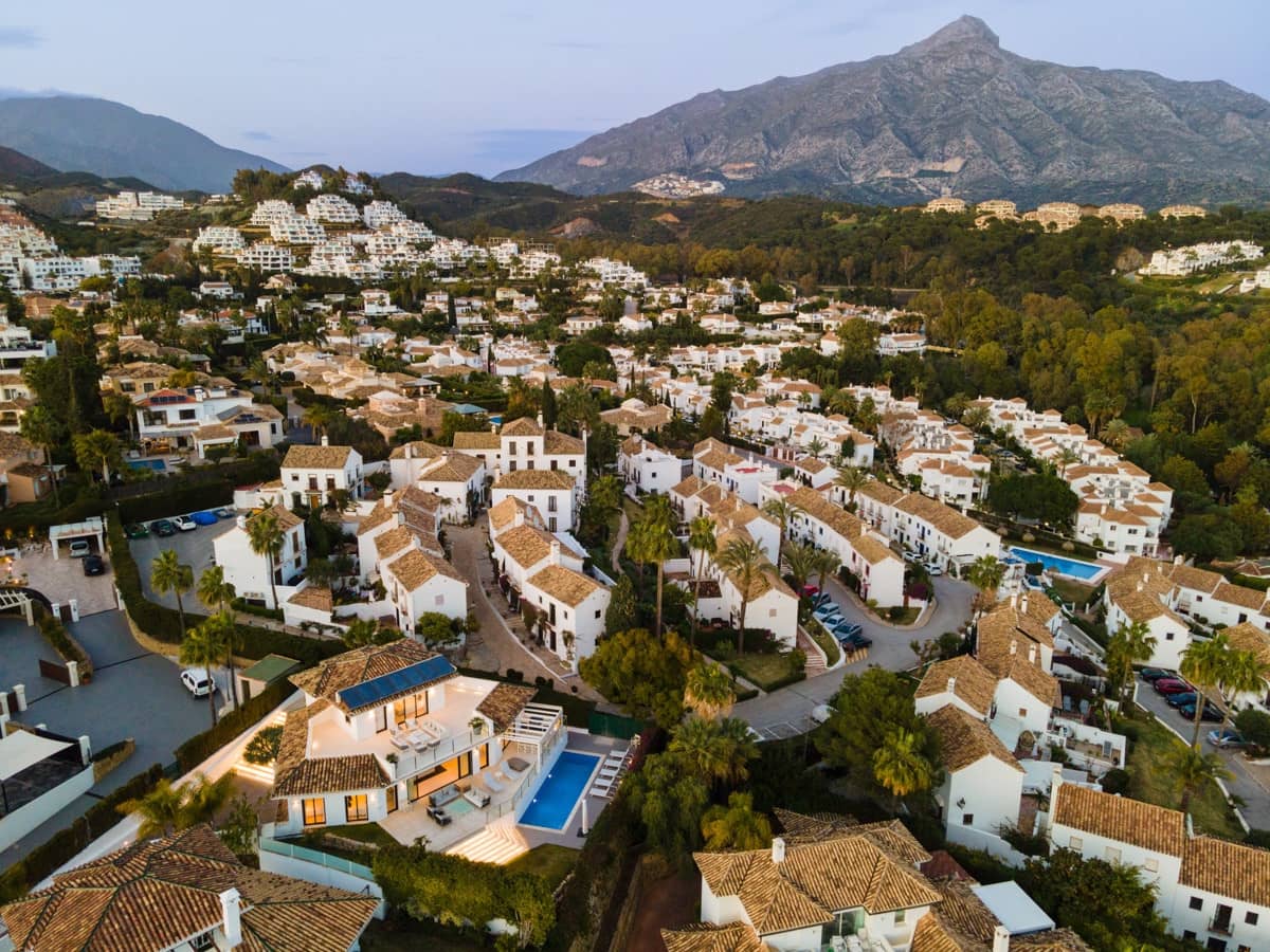 Chalet de 5 habitaciones en Marbella en venta con piscina garaje - 3.295.000 € (Ref: 10002183)