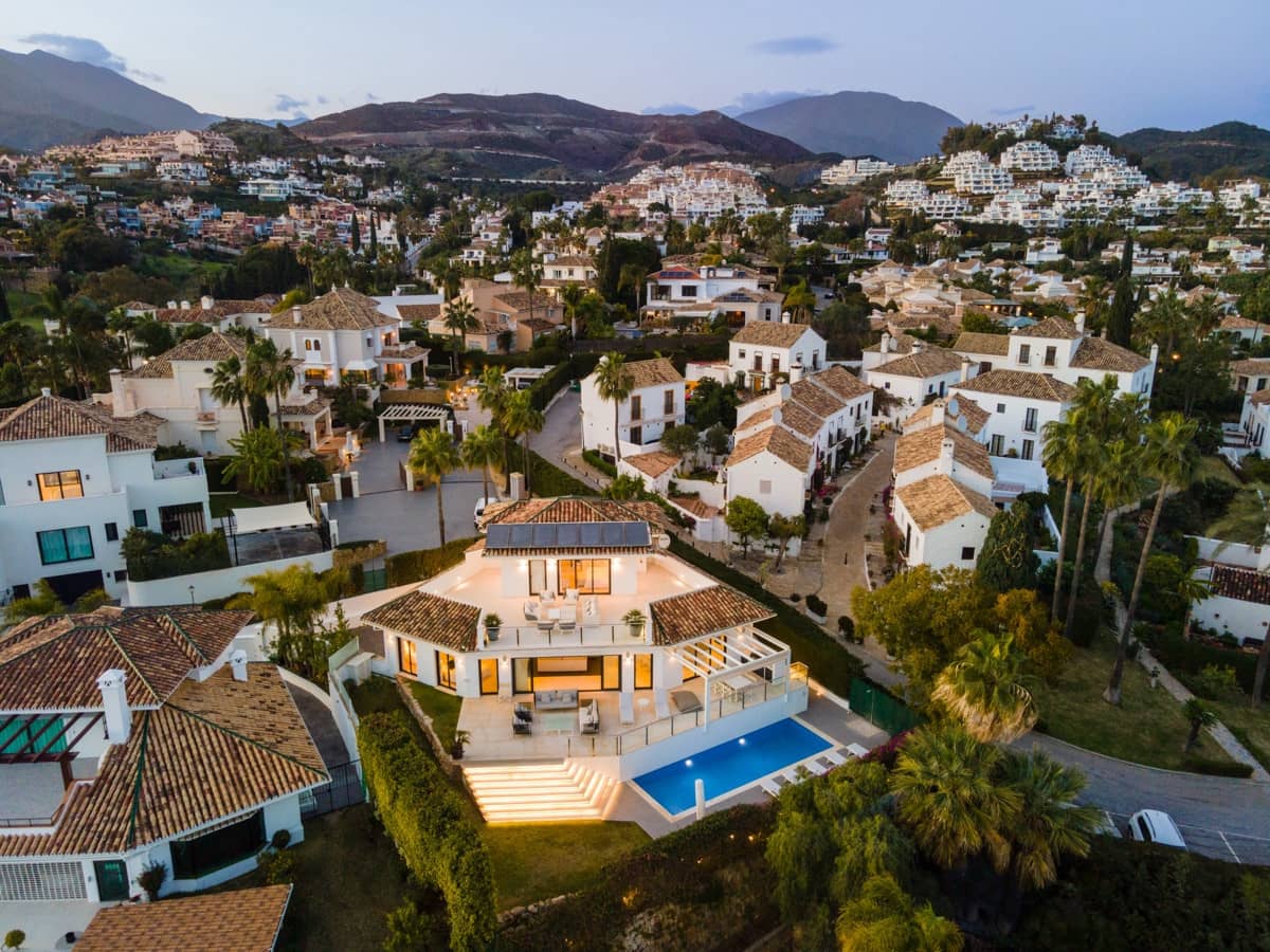 Chalet de 5 habitaciones en Marbella en venta con piscina garaje - 3.295.000 € (Ref: 10002183)