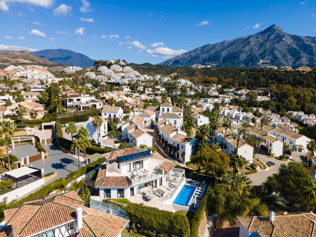 Chalet de 5 habitaciones en Marbella en venta con piscina garaje - 3.295.000 € (Ref: 10002183)