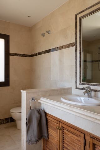 5 slaapkamer Villa te koop in Marbella met zwembad garage - € 2.850.000 (Ref: 10002186)