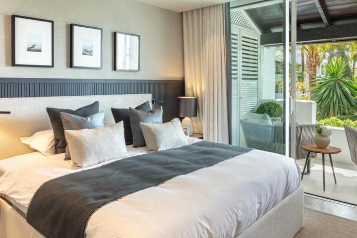 3 sypialnia Apartament na sprzedaż w Marbella z basenem garażem - 3 500 000 € (Ref: 10002195)