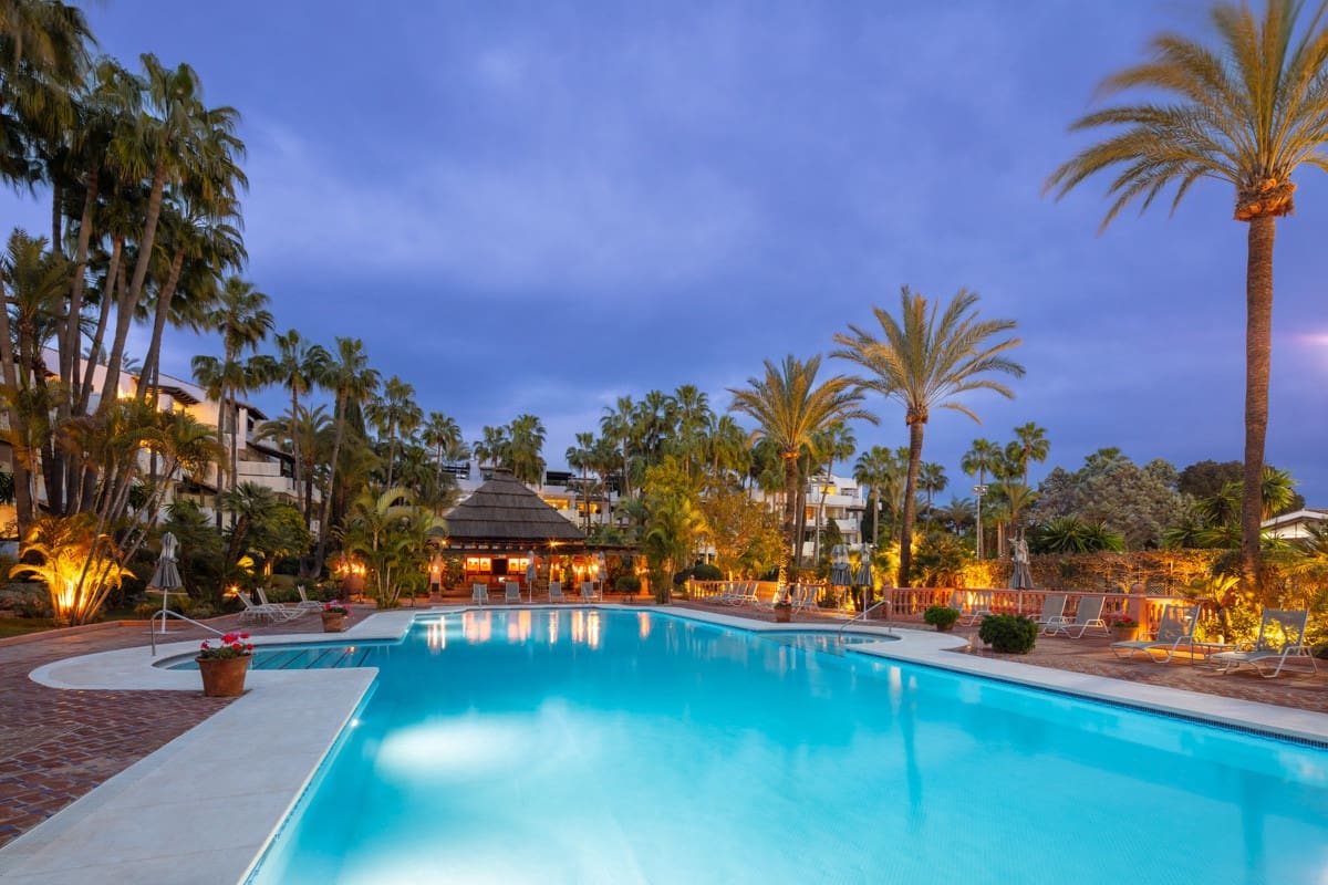 3 sypialnia Apartament na sprzedaż w Marbella z basenem garażem - 3 500 000 € (Ref: 10002195)