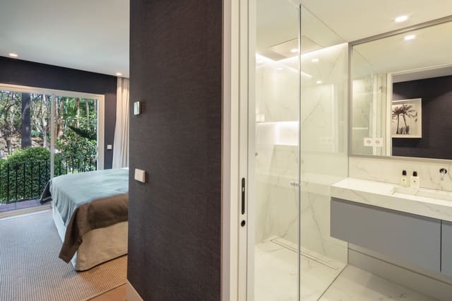 3 sypialnia Apartament na sprzedaż w Marbella z basenem garażem - 3 500 000 € (Ref: 10002195)