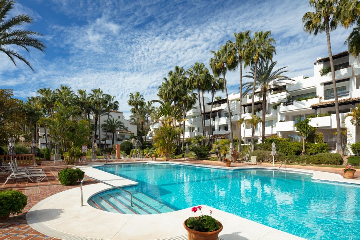 3 sypialnia Apartament na sprzedaż w Marbella z basenem garażem - 3 500 000 € (Ref: 10002195)