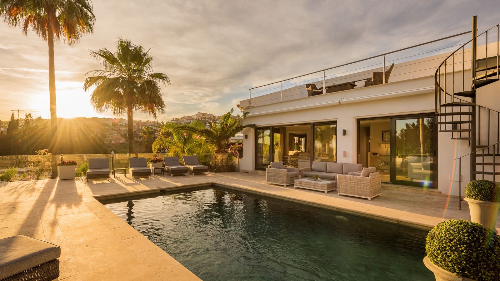 5 bedroom Villa for sale in Marbella with pool garage - € 2,850,000 (Ref: 10002198)