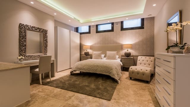 5 bedroom Villa for sale in Marbella with pool garage - € 2,850,000 (Ref: 10002198)