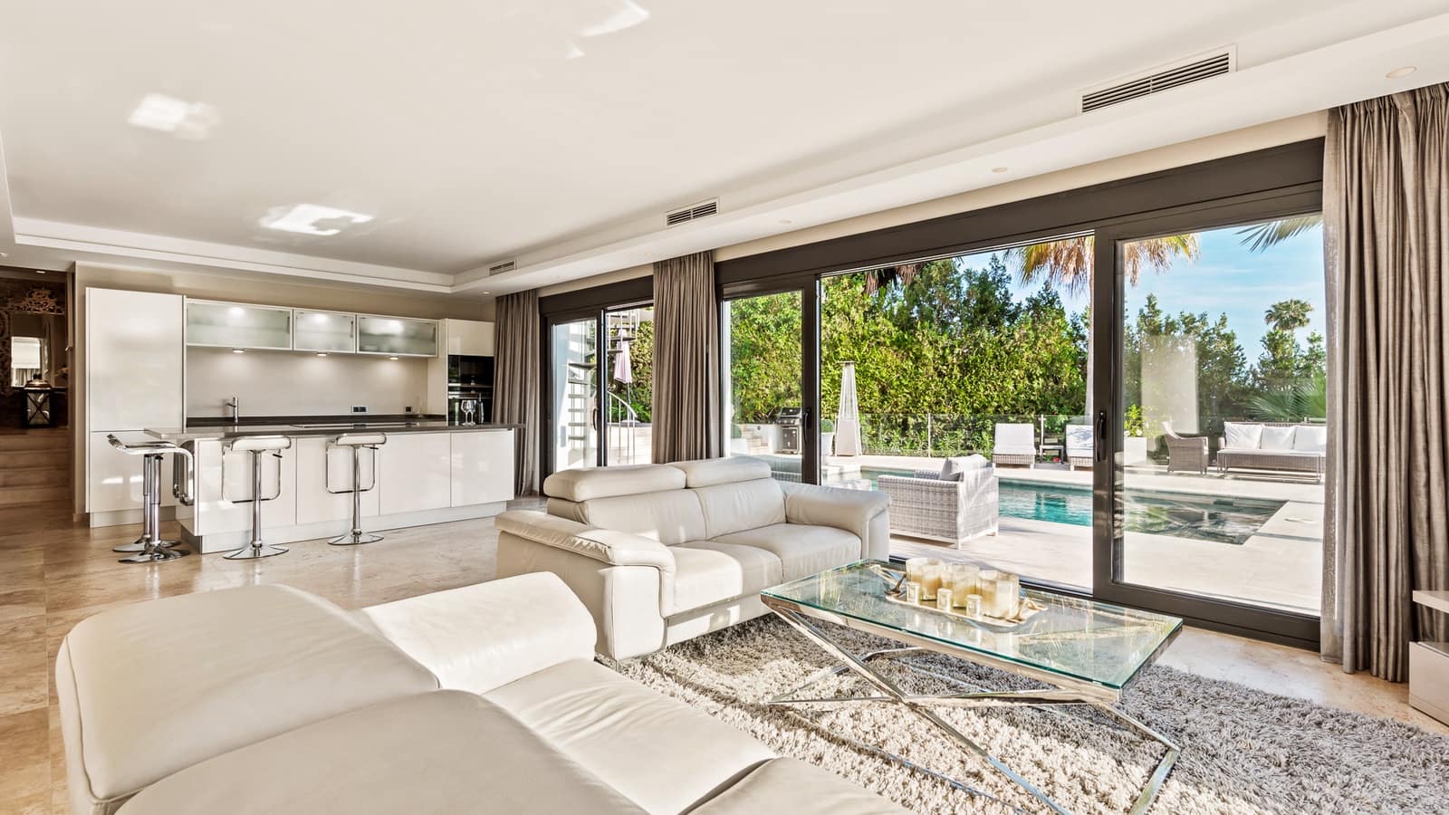 5 bedroom Villa for sale in Marbella with pool garage - € 2,850,000 (Ref: 10002198)