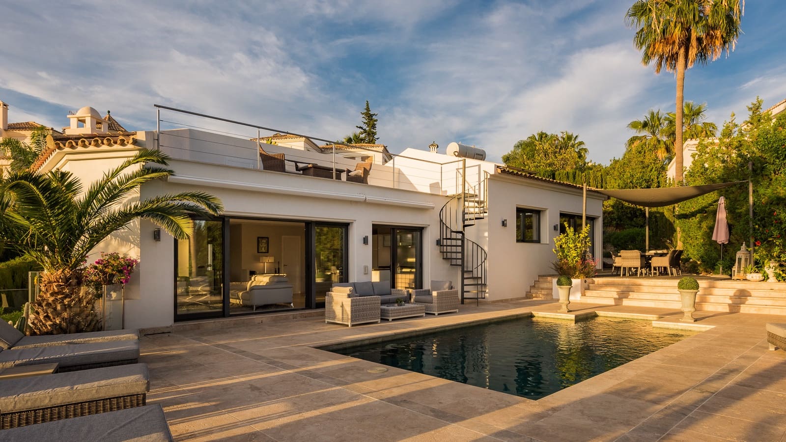 5 bedroom Villa for sale in Marbella with pool garage - € 2,850,000 (Ref: 10002198)