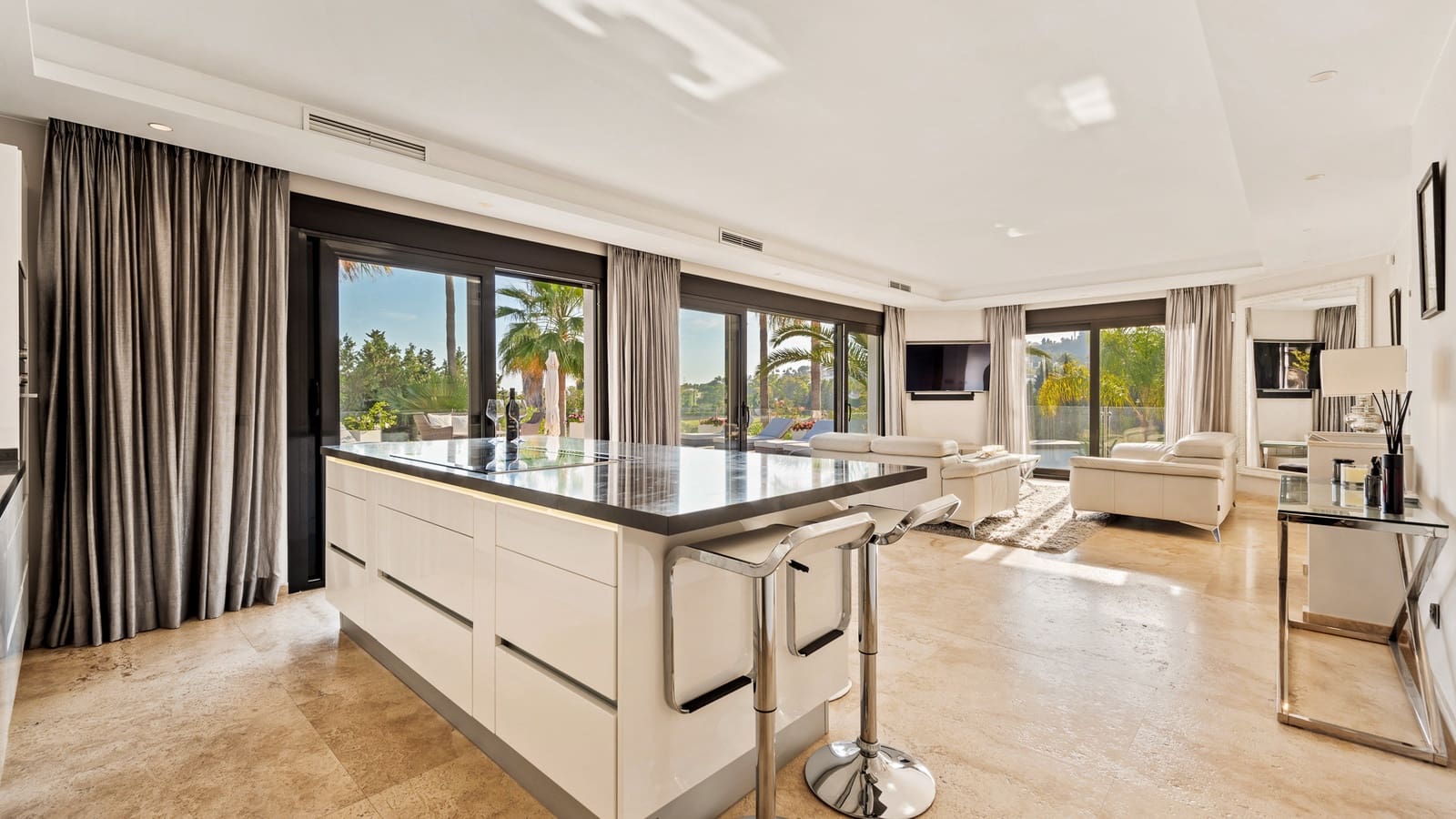 5 bedroom Villa for sale in Marbella with pool garage - € 2,850,000 (Ref: 10002198)