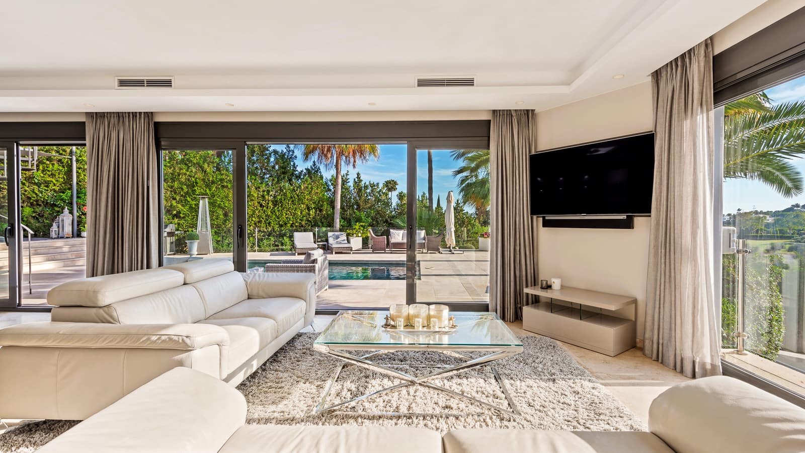 5 bedroom Villa for sale in Marbella with pool garage - € 2,850,000 (Ref: 10002198)