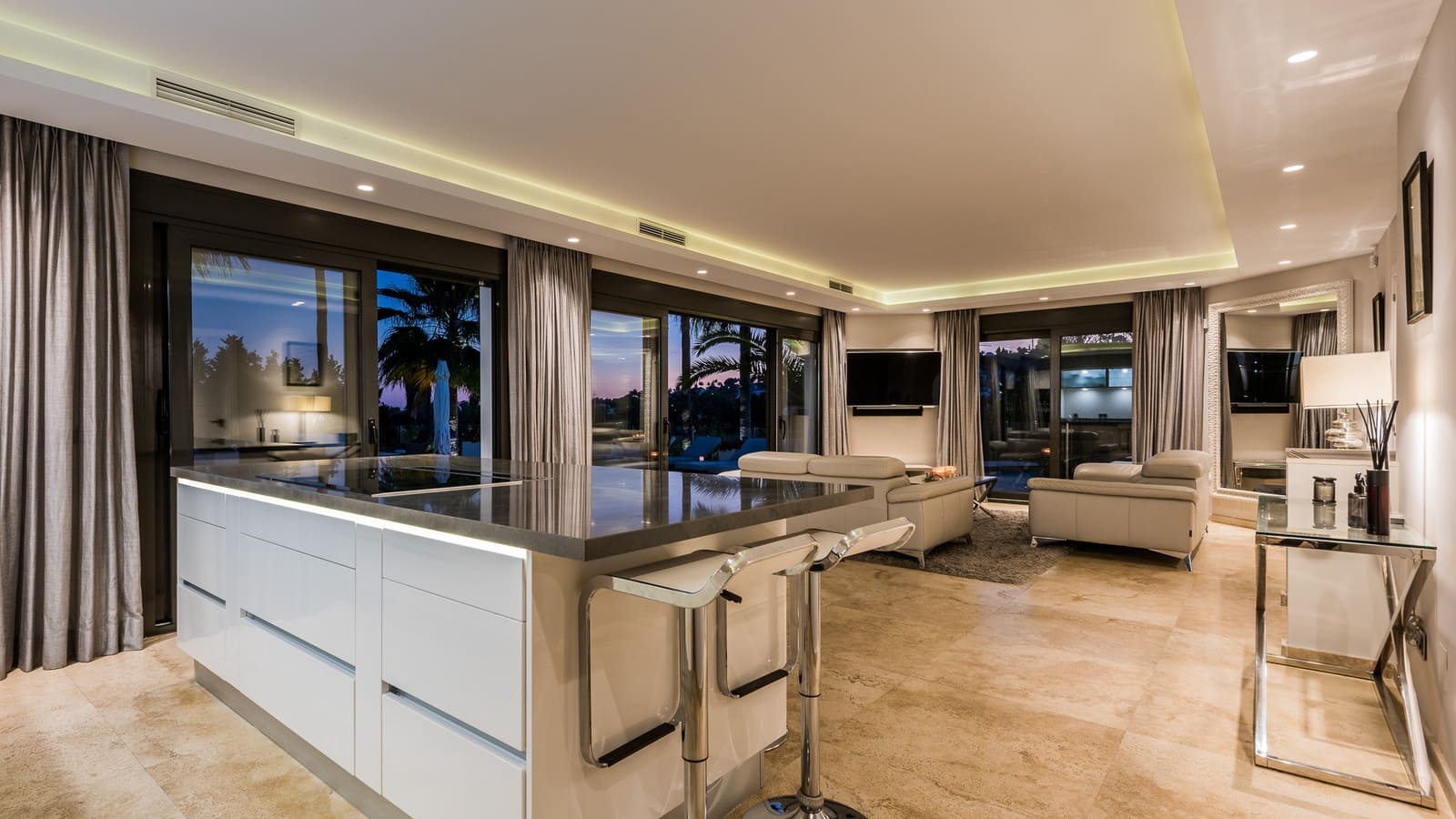 5 bedroom Villa for sale in Marbella with pool garage - € 2,850,000 (Ref: 10002198)