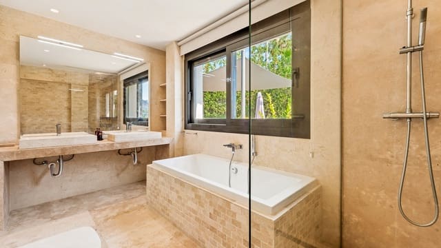 5 bedroom Villa for sale in Marbella with pool garage - € 2,850,000 (Ref: 10002198)