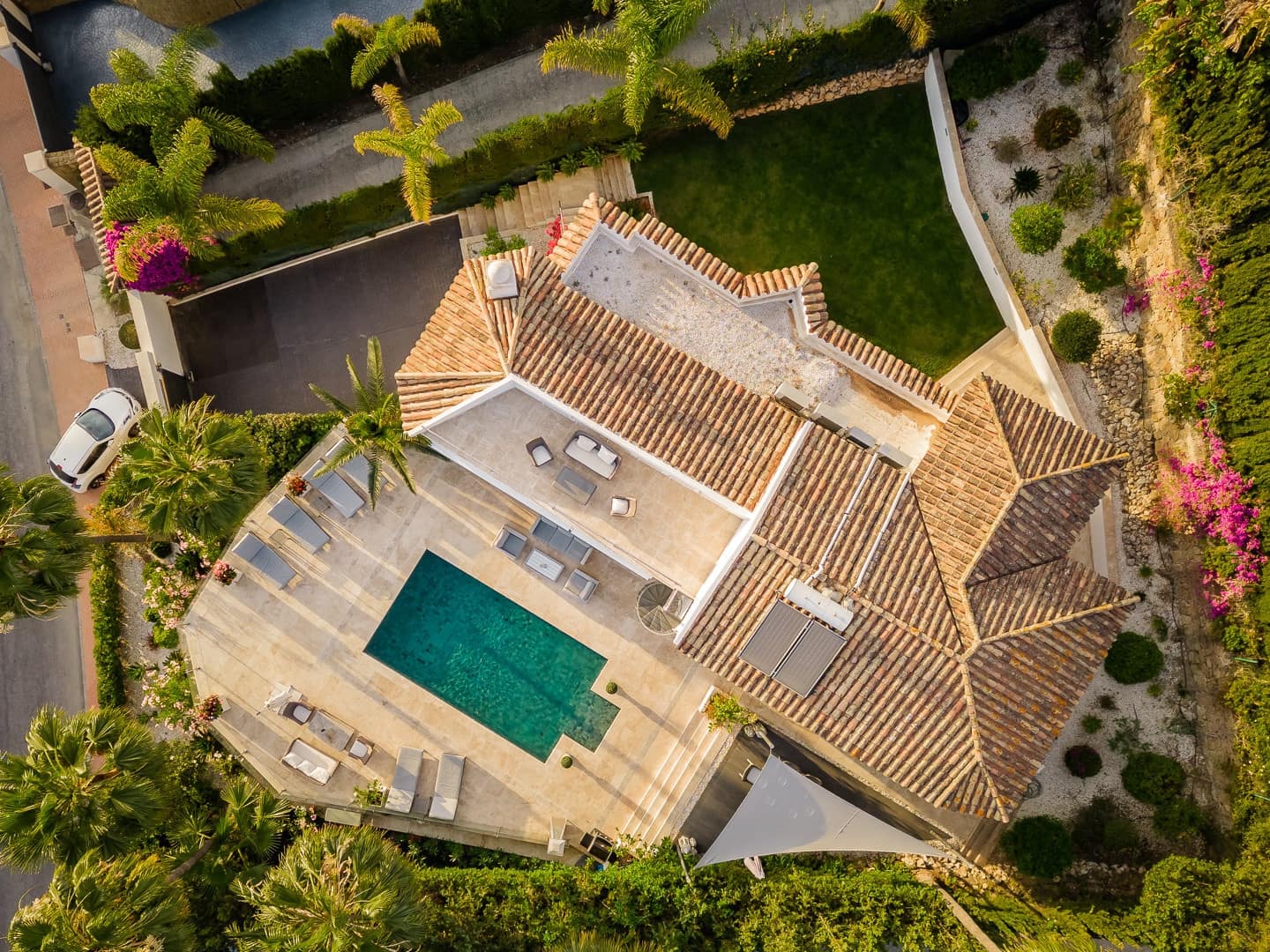 5 bedroom Villa for sale in Marbella with pool garage - € 2,850,000 (Ref: 10002198)