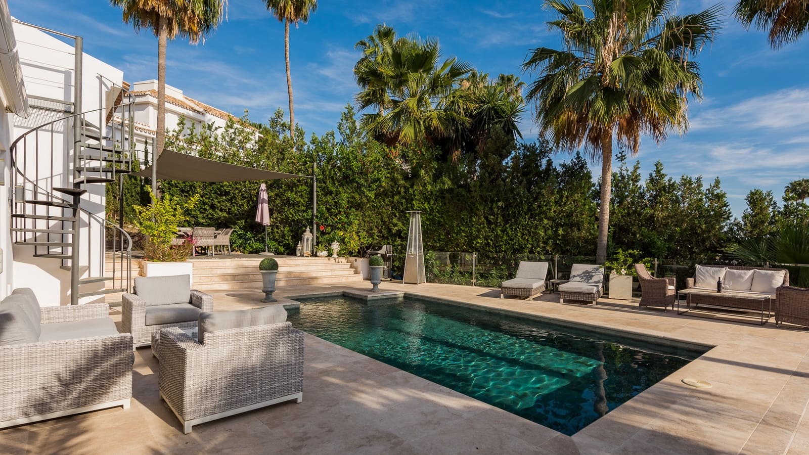 5 bedroom Villa for sale in Marbella with pool garage - € 2,850,000 (Ref: 10002198)