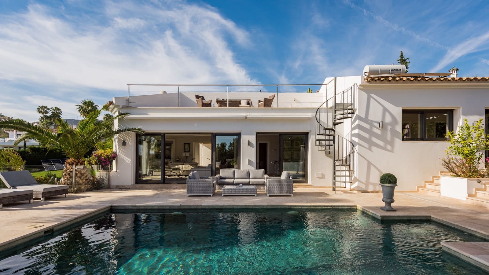 5 bedroom Villa for sale in Marbella with pool garage - € 2,850,000 (Ref: 10002198)