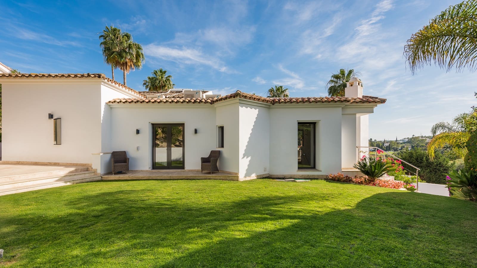 5 bedroom Villa for sale in Marbella with pool garage - € 2,850,000 (Ref: 10002198)