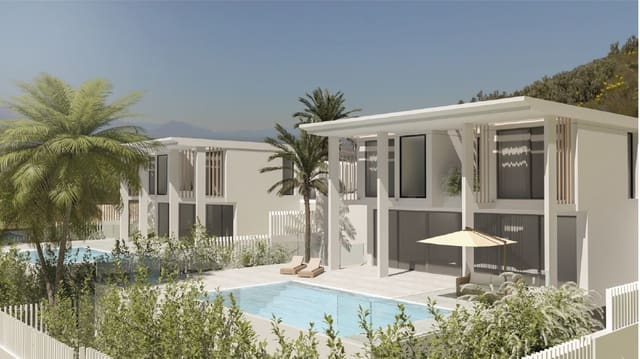 Chalet de 4 habitaciones en Estepona en venta con piscina garaje - 799.000 € (Ref: 10002202)