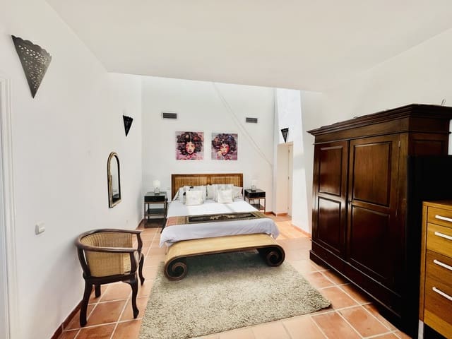 5 slaapkamer Villa te koop in Sotogrande Alto, San Roque met zwembad garage - € 1.080.000 (Ref: 10002205)