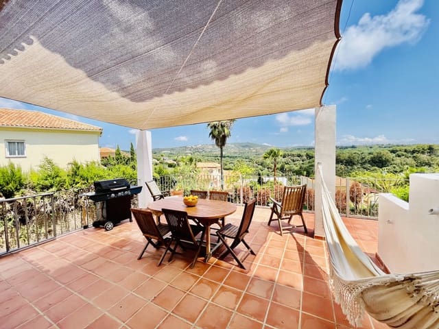 5 slaapkamer Villa te koop in Sotogrande Alto, San Roque met zwembad garage - € 1.080.000 (Ref: 10002205)
