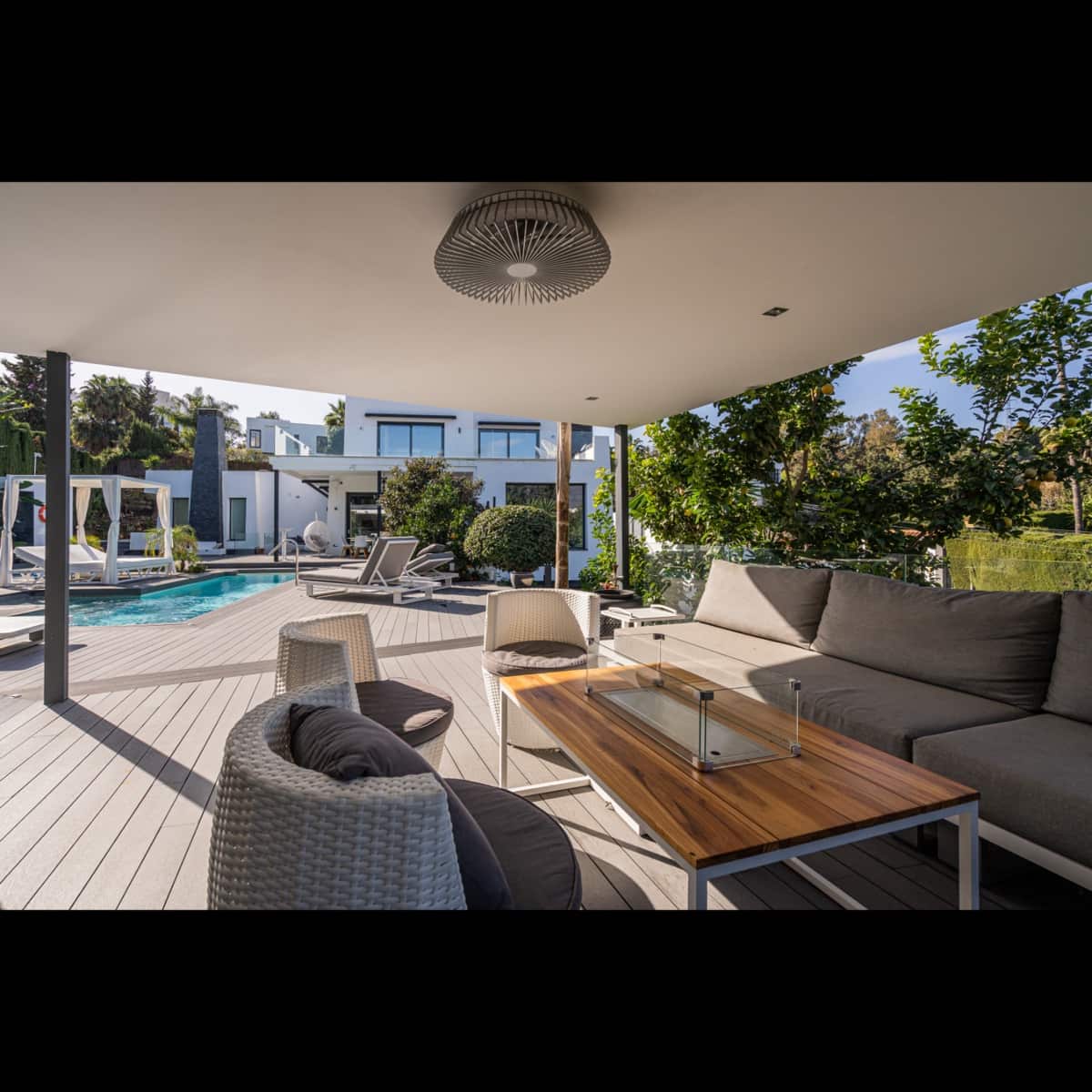 7 soverom Villa til salgs i Nueva Andalucia med svømmebasseng garasje - € 8 000 000 (Ref: 10002207)