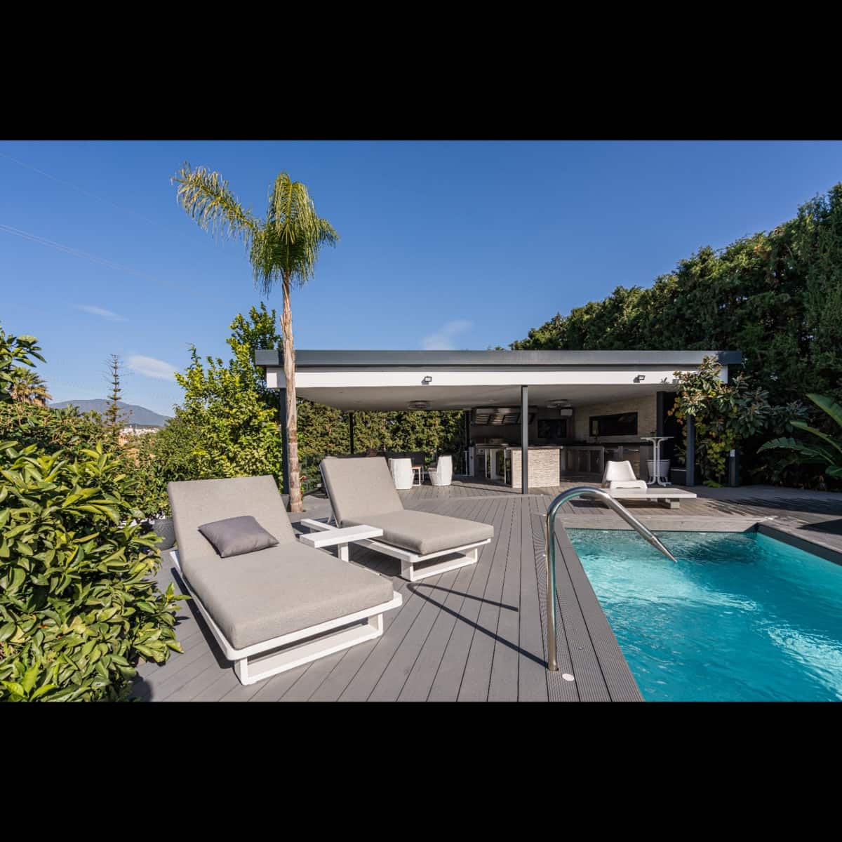 7 soverom Villa til salgs i Nueva Andalucia med svømmebasseng garasje - € 8 000 000 (Ref: 10002207)