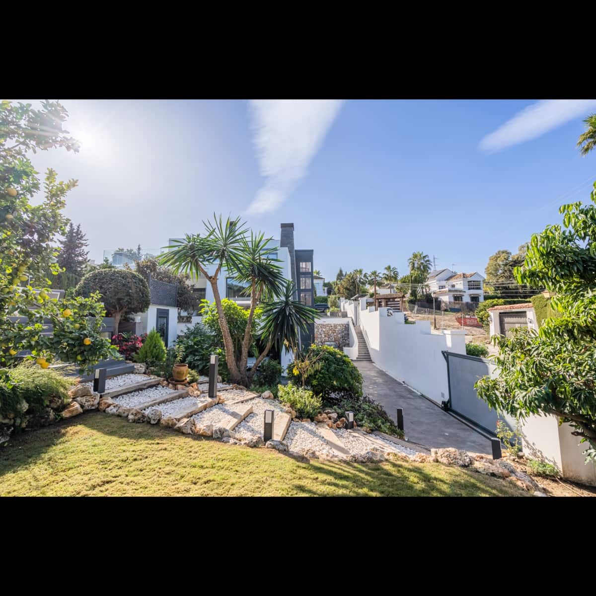 7 soverom Villa til salgs i Nueva Andalucia med svømmebasseng garasje - € 8 000 000 (Ref: 10002207)