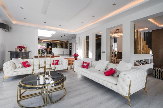 7 soverom Villa til salgs i Nueva Andalucia, Marbella med svømmebasseng garasje - € 8 000 000 (Ref: 10002207)