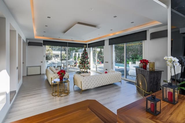 7 soverom Villa til salgs i Nueva Andalucia, Marbella med svømmebasseng garasje - € 8 000 000 (Ref: 10002207)