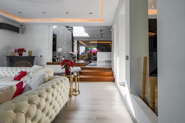 7 soverom Villa til salgs i Nueva Andalucia, Marbella med svømmebasseng garasje - € 8 000 000 (Ref: 10002207)