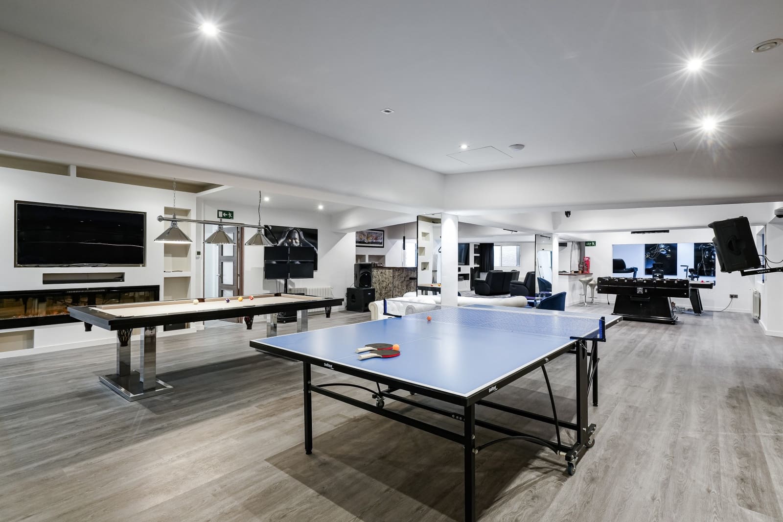 7 soverom Villa til salgs i Nueva Andalucia med svømmebasseng garasje - € 8 000 000 (Ref: 10002207)