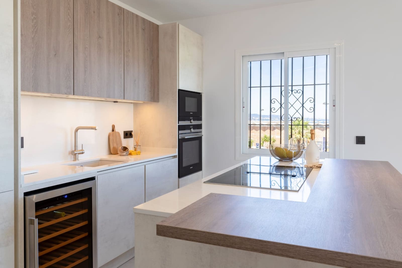 3 sypialnia Apartament na sprzedaż w Marbella z basenem garażem - 890 000 € (Ref: 10002213)
