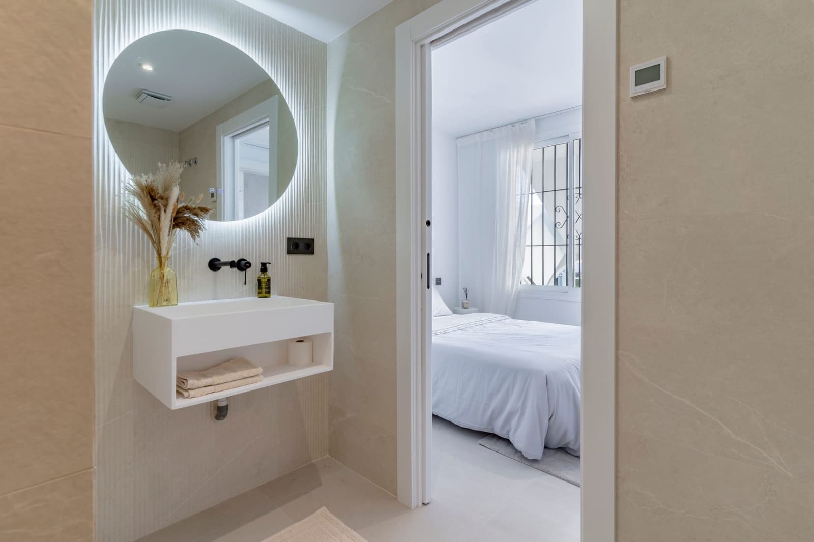 3 sypialnia Apartament na sprzedaż w Marbella z basenem garażem - 890 000 € (Ref: 10002213)
