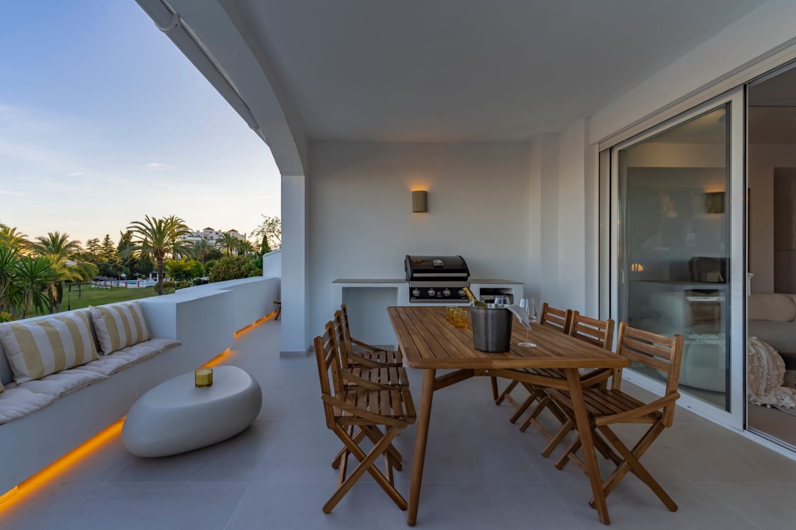3 sypialnia Apartament na sprzedaż w Marbella z basenem garażem - 890 000 € (Ref: 10002213)