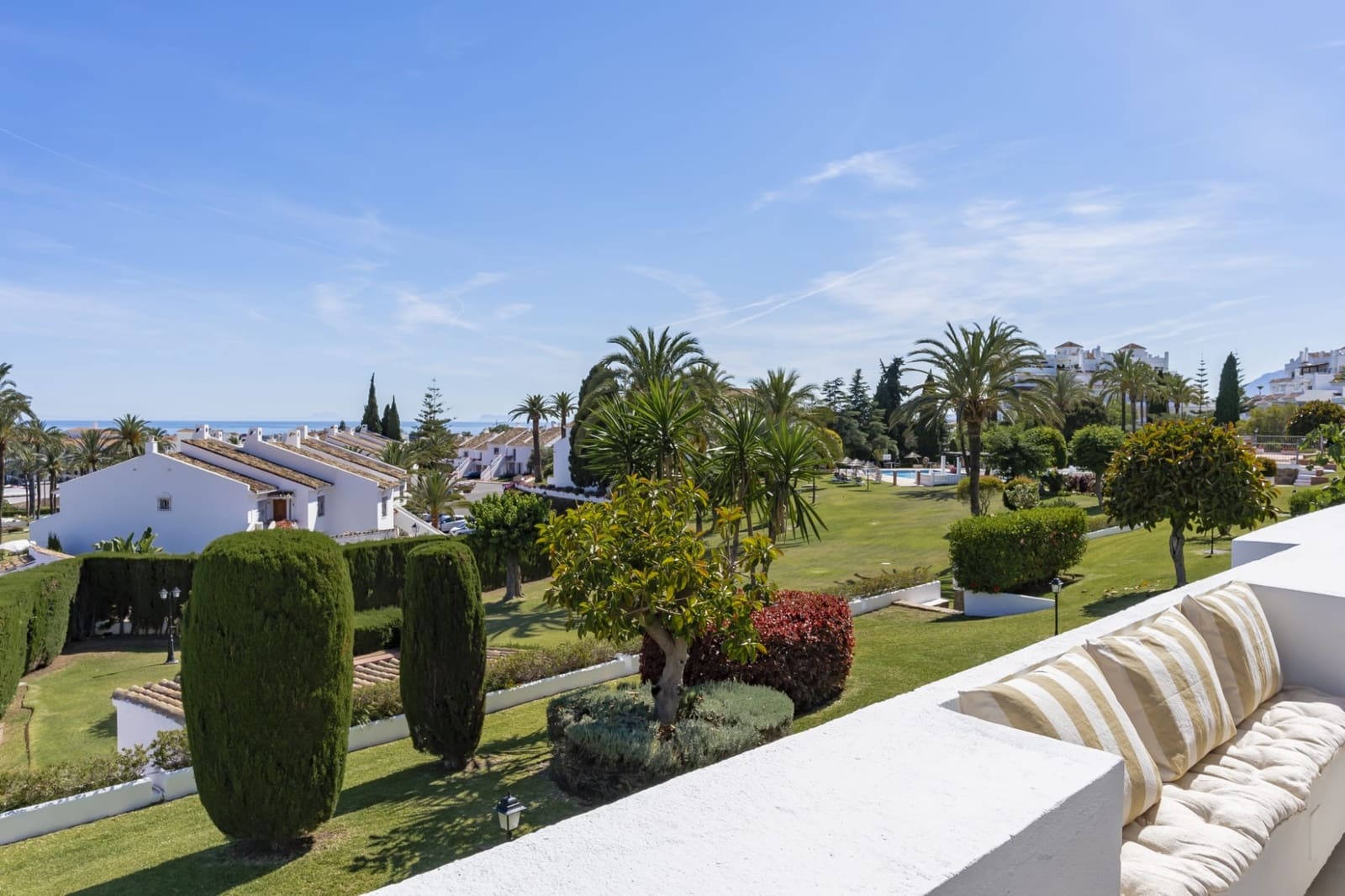 3 sypialnia Apartament na sprzedaż w Marbella z basenem garażem - 890 000 € (Ref: 10002213)