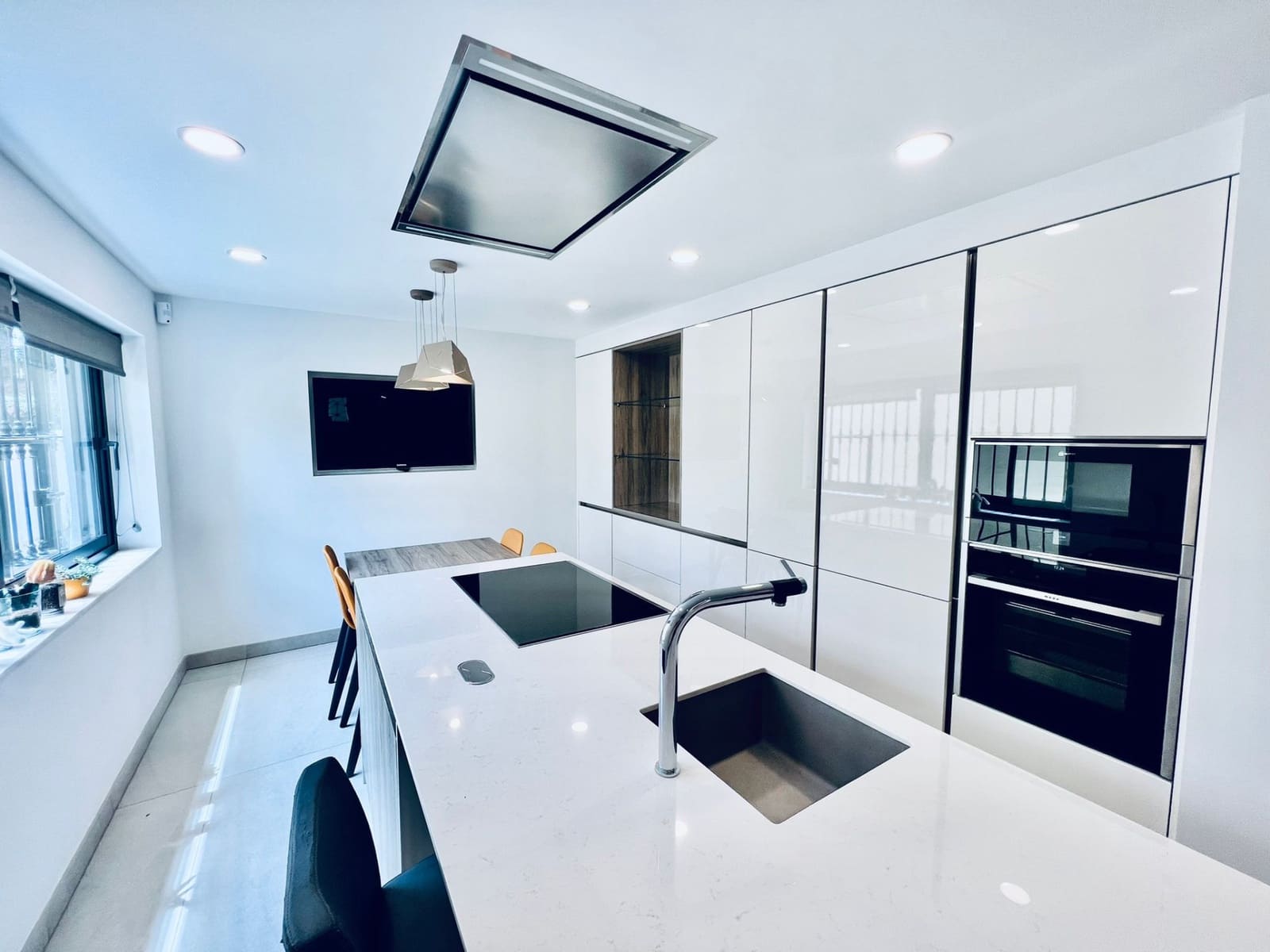 4 bedroom Villa for sale in Nueva Andalucia with pool garage - € 720,000 (Ref: 10002214)