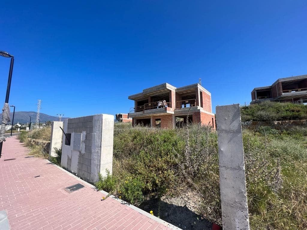 3 soveværelse Villa til salg i New Golden Mile med swimmingpool garage - € 750.000 (Ref: 10002215)