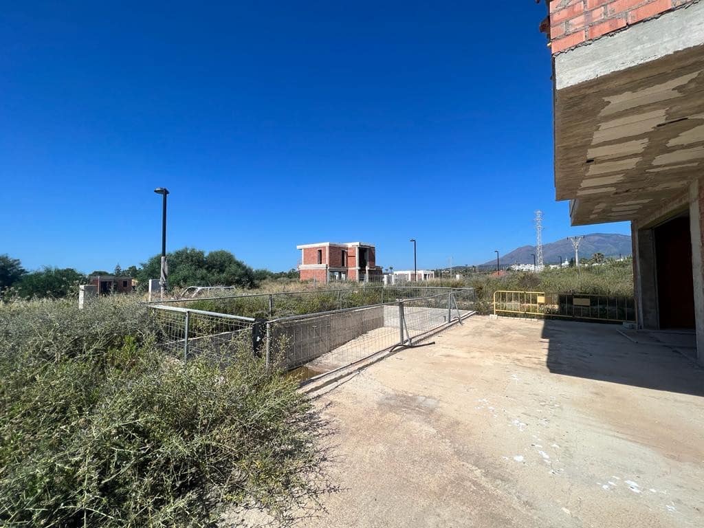 3 soveværelse Villa til salg i New Golden Mile med swimmingpool garage - € 750.000 (Ref: 10002215)