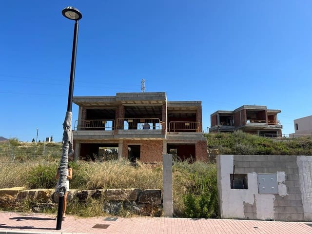 3 soveværelse Villa til salg i New Golden Mile, Estepona med swimmingpool garage - € 750.000 (Ref: 10002215)