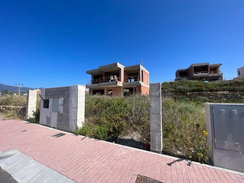 3 soveværelse Villa til salg i New Golden Mile med swimmingpool garage - € 750.000 (Ref: 10002215)