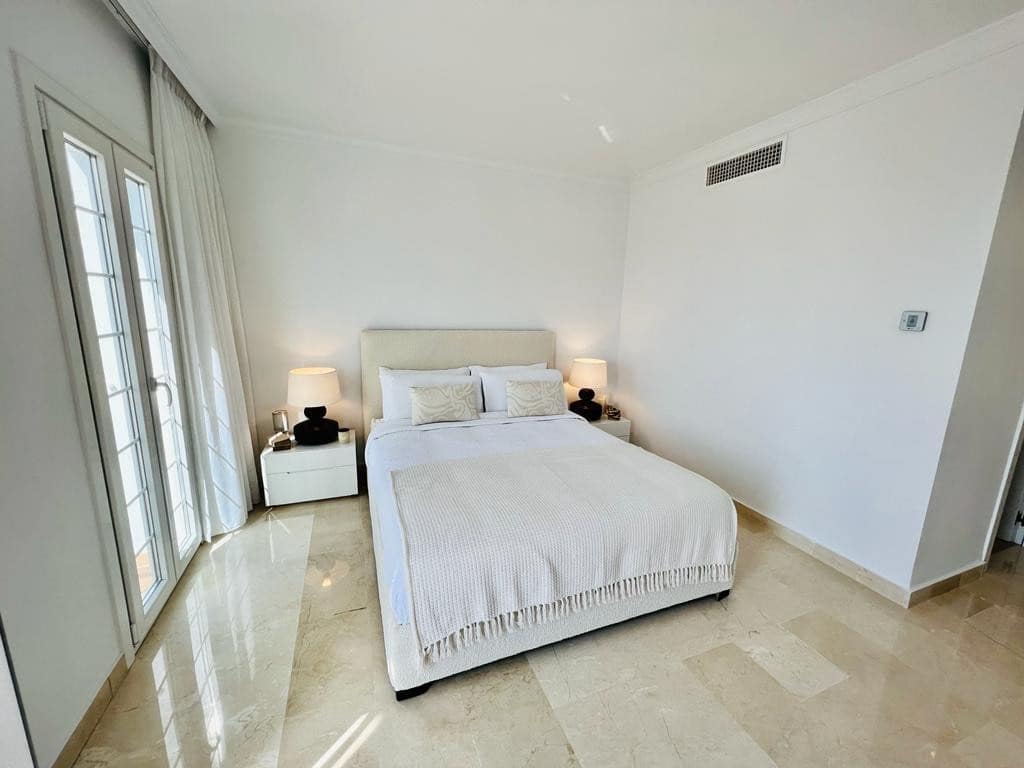 2 bedroom Apartment for sale in Marbella with pool garage - € 549,950 (Ref: 10002216)