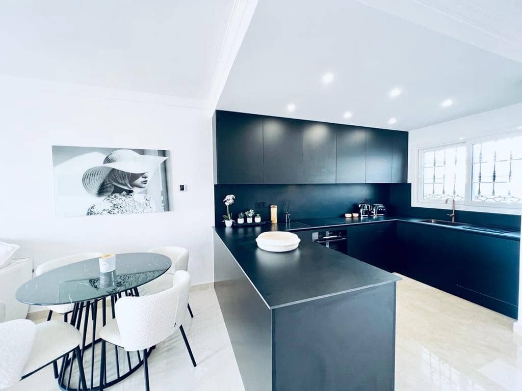 2 bedroom Apartment for sale in Marbella with pool garage - € 549,950 (Ref: 10002216)