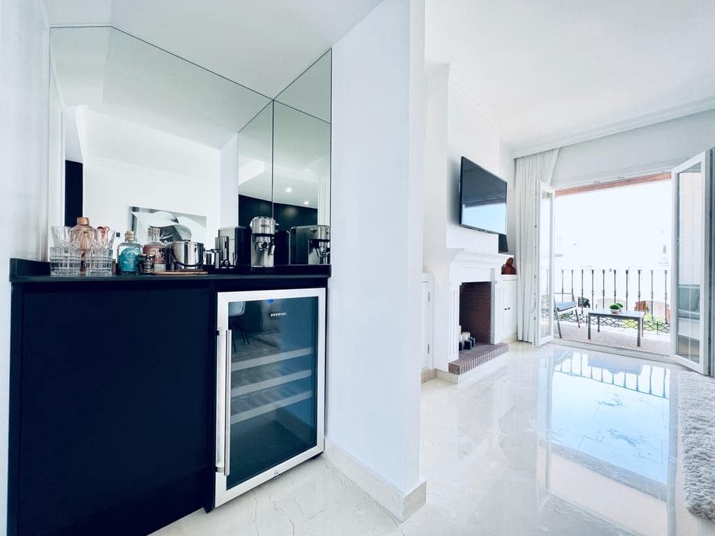 2 bedroom Apartment for sale in Marbella with pool garage - € 549,950 (Ref: 10002216)