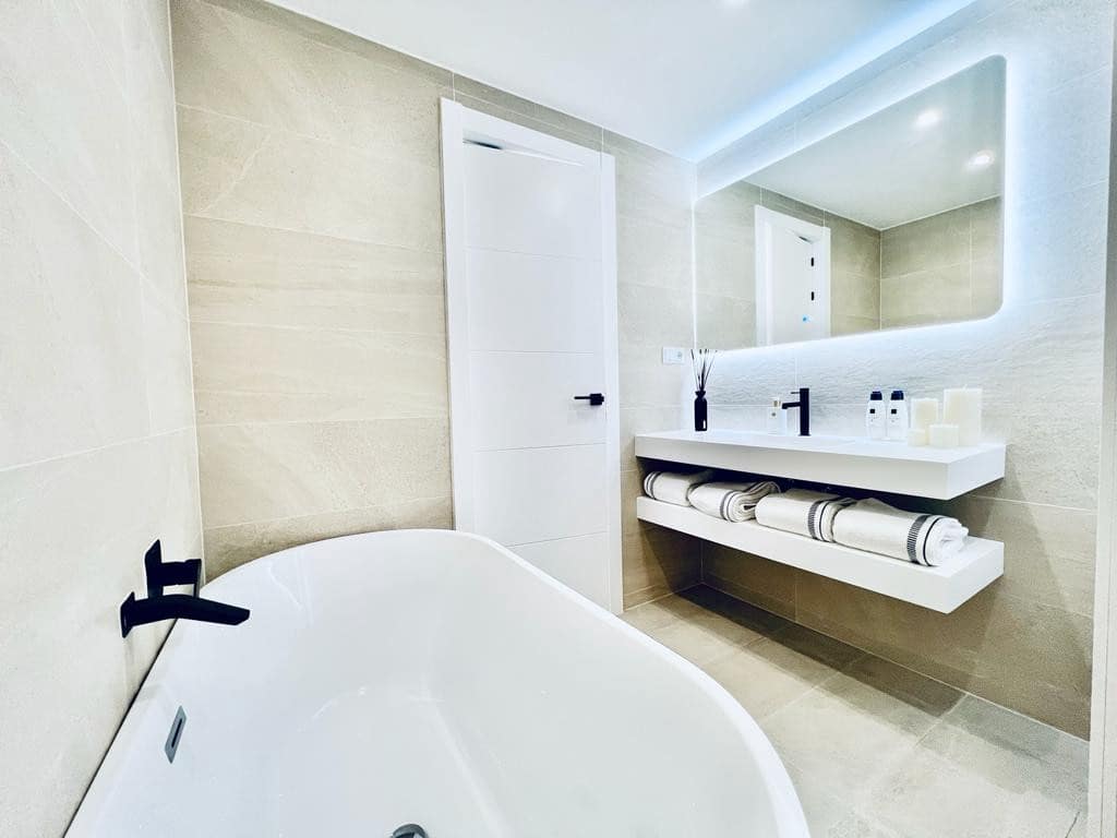 2 bedroom Apartment for sale in Marbella with pool garage - € 549,950 (Ref: 10002216)